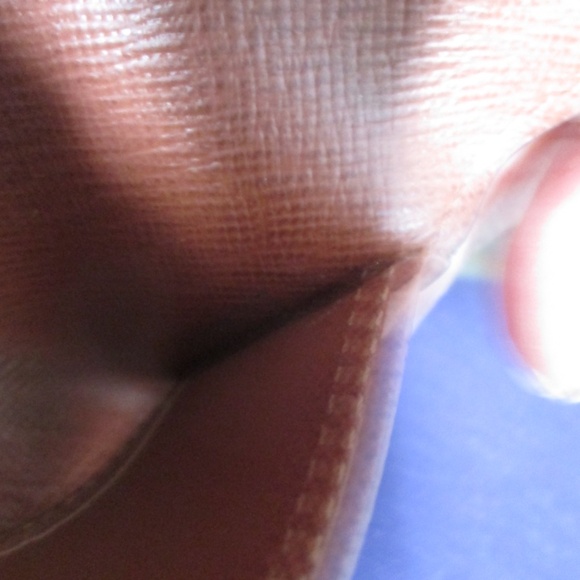 LOUIS VUITTON  Monogram 4 Key Multiples Holder - Picture 8 of 14